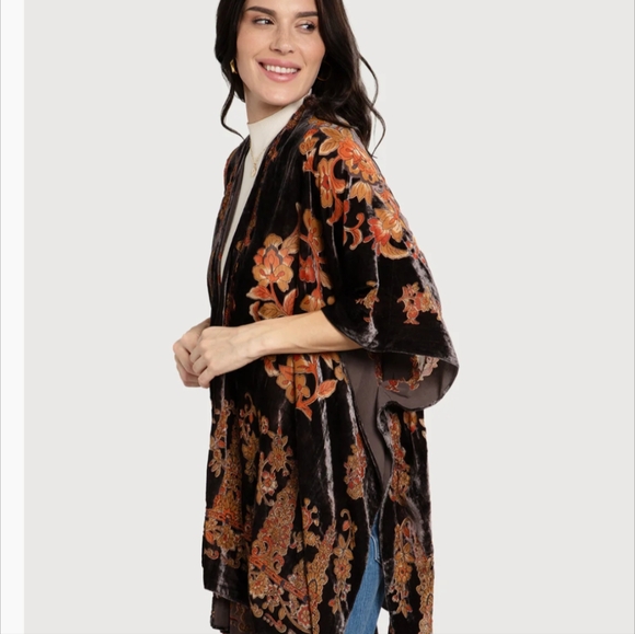 Beautiful Saachi Wrap - Picture 2 of 7